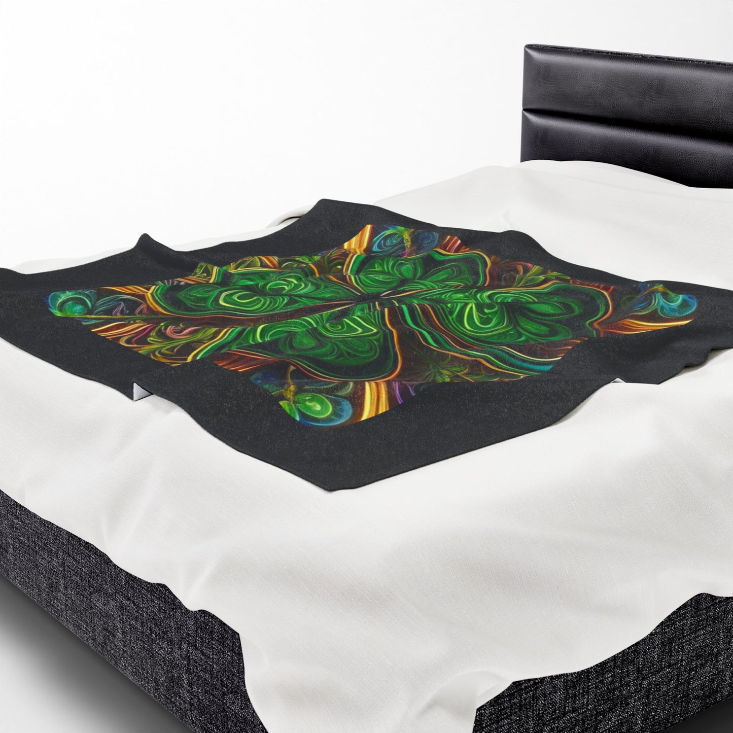 Shamrock Design Velveteen Plush Blanket, Cozy Home Decor, St. Patrick's Day Gift, Soft Throw Blanket, Green Blanket for Kids & Adults